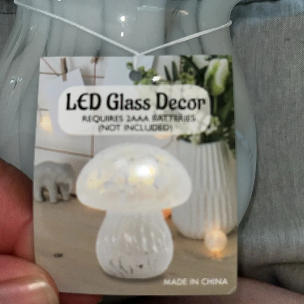 NEW WHITE & CLEAR SWIRLS GLASS MUSHROOM LIGHT White Light tabletop décor
